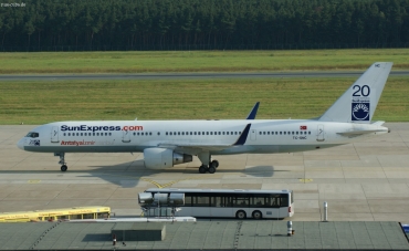 TC-SNC (26273) 1994 Boeing 757-2Q8 WL