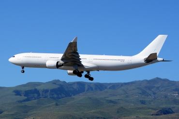 CS-TRI (127) 1996 Airbus A330-322