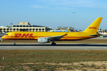 OE-LNU · Boeing 757-256 · MLA / LMML