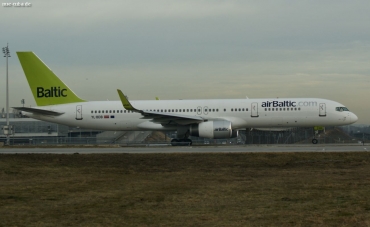 YL-BDB (cn 26251) Boeing 757-256