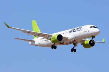 YL-CSC (cn 55005) Bombardier CS300