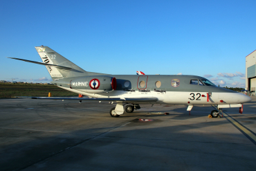 32 · Dassault Falcon 10MER · MLA / LMML