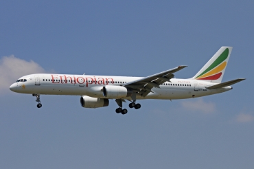 ET-AMK (32449) Boeing 757-28A