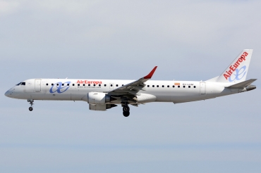 EC-LKM (cn 19000425) Embraer 190-200LR