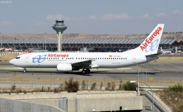 EC-HJQ (28387) 2000 Boeing 737-85P