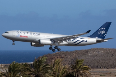 EC-LNH (551) 2003 Airbus A330-243