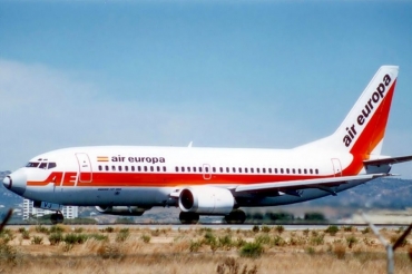 EC-FVJ (24256) 1988 Boeing 737-3Y0