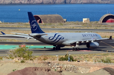 EC-LNH (551) 2003 Airbus A330-243