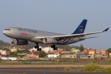 EC-LNH (551) 2003 Airbus A330-243