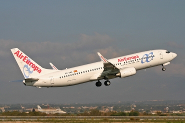 EC-JBK (33973) 2004 Boeing 737-85P(WL)