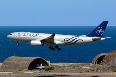 EC-LNH (551) 2003 Airbus A330-243