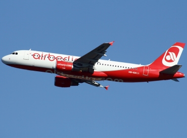 HB-IOR (4033) 2009 Airbus A320-214