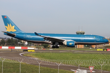 VN-A372 (294) 1999 Airbus A330-223