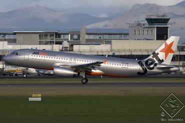 VH-VQU, (cn 2455), Airbus A320-232