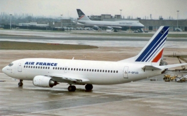 F-GFUD (cn 24027) Boeing 737-33A