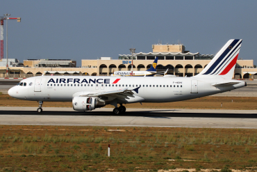 F-HEPE · Airbus A320-214 · MLA / LMML