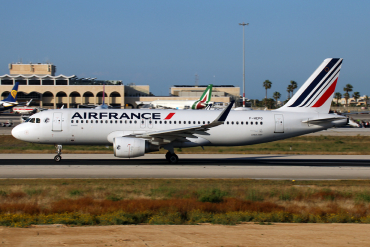 F-HEPG (5802) 2013 Airbus A320-214(WL)