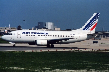 F-GJNO (cn 27305) Boeing 737-528