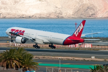 PT-MUD (37667) 2008 Boeing 777-32W(ER)