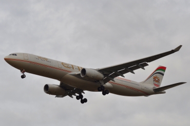 A6-AFA (1071) 2009 Airbus A330-343