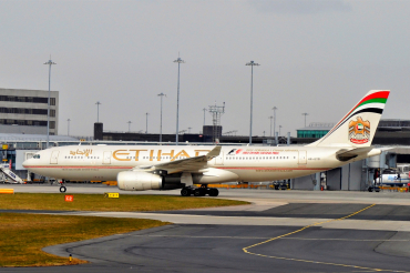 A6-EYD (658) 2005 Airbus A330-243