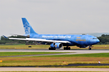 A6-EYE (688) 2005 Airbus A330-243