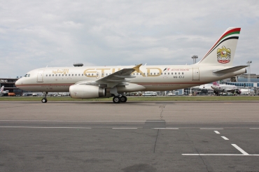 A6-EIJ, (cn 3902), Airbus A320-232