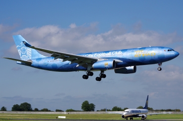 A6-EYE (688) 2005 Airbus A330-243