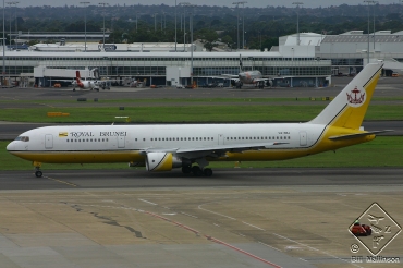 V8-RBJ (25533) 1992 Boeing 767-33A(ER)