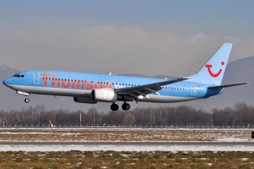 G-CDZH (28277) 1999 Boeing 737-804