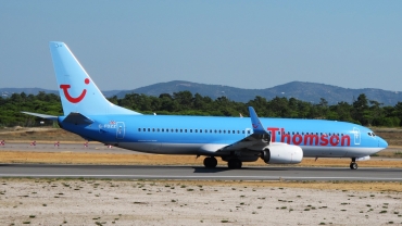 G-FDZZ (cn 37262) Boeing 737-8K5