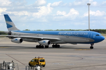 LV-CSF (cn 0128) Airbus A340-313