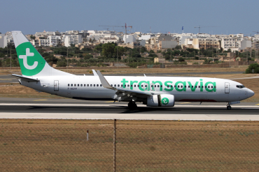 F-HUYF · Boeing 737-8JPW · MLA / LMML