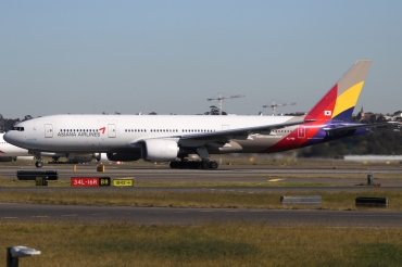 HL7756 (cn 30860) Boeing 777-28EER