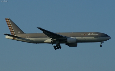 HL7500 (cn 28685) Boeing 777-28EER