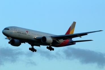 HL7732 (cn 29174) Boeing 777-28EER