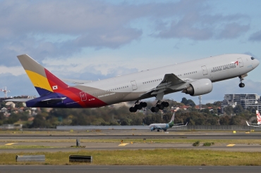 HL7756 (cn 30860) Boeing 777-28EER