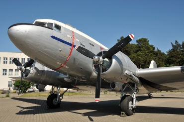 A65-69, (cn 27127/15686), Douglas C-47B Dakota (DC-3)