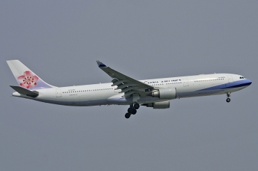 B-18306 · Airbus A330-302 · (SHA / ZSSS)