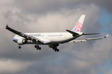 B-18305 (671) 2005 Airbus A330-302