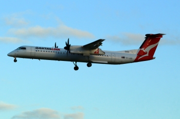 VH-LQQ · Bombardier Dash 8-Q402 · (SYD / YSSY)