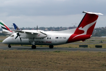 VH-TQG (430) Bombardier Dash 8 201