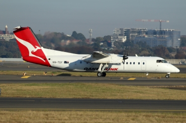 VH-TQY (552) Bombardier Dash 8 Q315