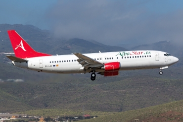 EC-LAV (cn 24352) Boeing 737-408