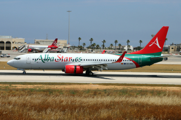 EC-NGC (28236) 2000 Boeing 737-809(WL)