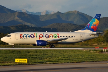 LY-FLE (27061) 1992 Boeing 737-3L9