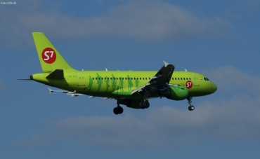 VP-BTU (1071) 1999 Airbus A319-114