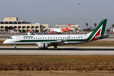EI-RNB (19000479) 2011 Embraer 190-100LR