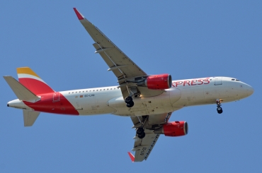EC-LVQ (5590) 2013 Airbus A320-216(WL)