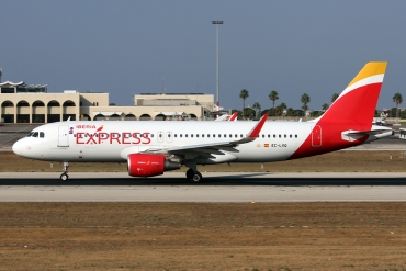 EC-LVQ (5590) 2013 Airbus A320-216(WL)